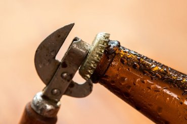 В Днепре мужчина изрезал ножом гражданскую жену за то, что она не купила ему пива