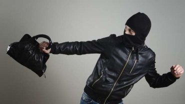 В Харькове женщина задержала грабителя