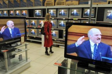 Лукашенко пообещал новую конституцию и референдум
