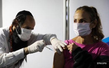 В Израиле у 13 человек парализовало лица после прививки Pfizer