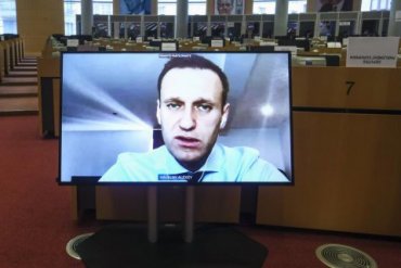 Европарламент призвал Москву немедленно освободить Навального
