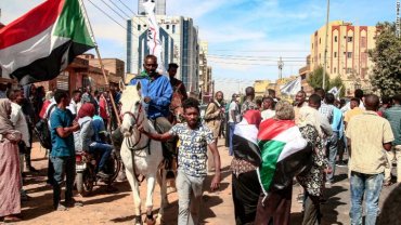 Госпереворот в Судане: премьер ушел в отставку после массовых протестов