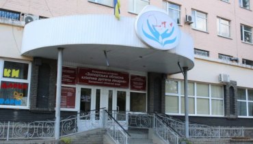 В Запорожье после смерти ребенка его родственники избили пятерых сотрудников больницы