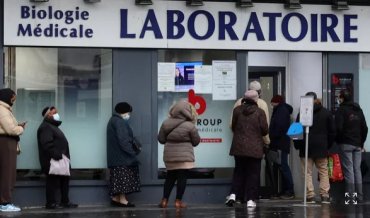 Во Франции новый COVID-рекорд: более 300 тыс заболевших в сутки