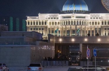 Ночные перестрелки и оцепление зданий: что происходит в Казахстане на утро 8 января