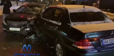 В Киеве на Печерске пьяный водитель устроил масштабное ДТП. Видео