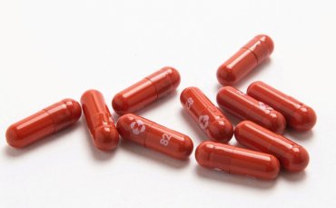 Десятки фирм будут выпускать дешевую версию таблеток Merck от СOVID-19