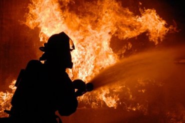 В Киеве ночью горела многоэтажка: спасатели нашли два обгоревших тела