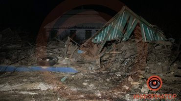Под Днепром фура влетела в стену частного дома: здание мгновенно развалилось. Фото