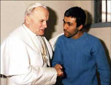 Покушение на Иоанна Павла II в 1981 году «заказал» иранский лидер аятолла Хомейни?