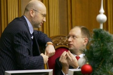 Турчинова и Яценюка обвиняют в игнорировании заветов Тимошенко
