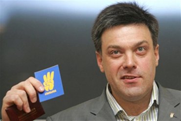 Янукович проиграет всем, кроме Тягнибока