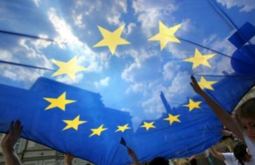 Украина будет вступать в ЕС по своему плану, игнорируя требования Брюсселя