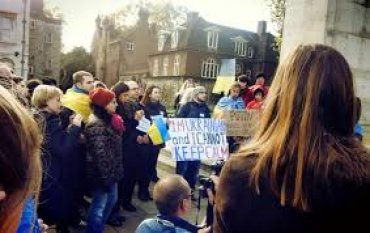 В Лондоне активисты пытались захватить посольство Украины