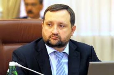Арбузов: Министры будут сами ездить по телеканалам, чтобы не подвергать журналистов опасности