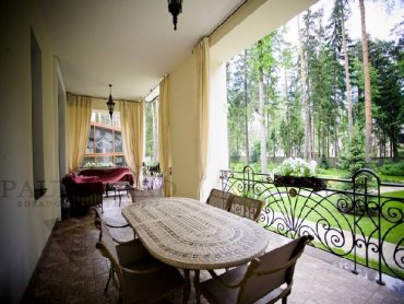 Янукович купил роскошный дом под Москвой