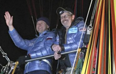 Русский и американец совершили рекордный перелет на воздушном шаре