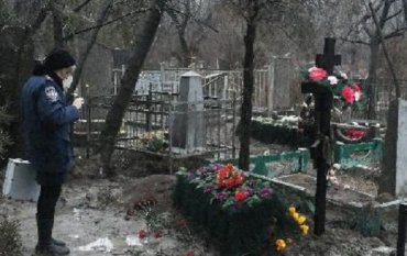 В Запорожье осквернили могилу бойца АТО