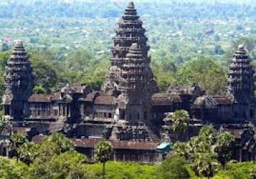 В Камбодже арестованы две американки, снимавшиеся голышом в храме
