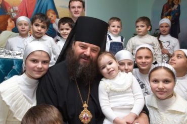 Журналисты просят лишить епископа УПЦ МП звания Героя Украины