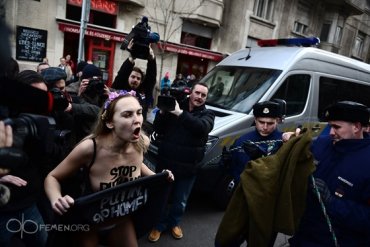 FEMEN в Будапеште оголились ради Путина