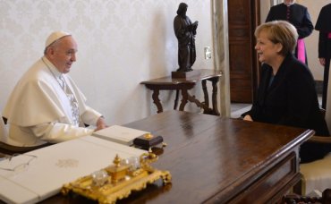 Ангела Меркель с папой Франциском обговорили ситуацию в Украине