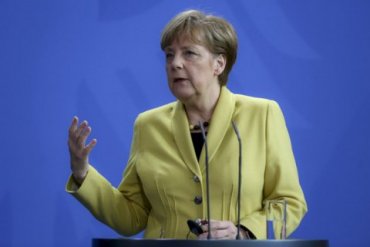 Меркель пообещала продлить санкции против России