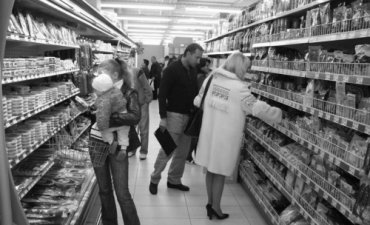В России дефицит сыра и молока, колбасу покупают по 200 грамм, как в СССР
