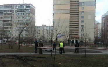 В Киеве пенсионер застрелился из ружья посреди улицы