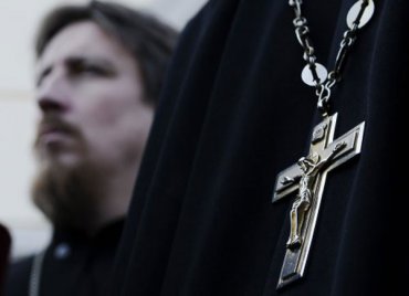 Как украинские чиновники подставляют Украину, потакая религиозным конфликтам