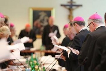 Ватикан разрешает епископам не инициировать уголовные преследования о случаях насилия над детьми