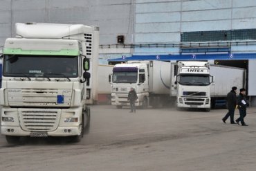 Россия возобновила движение украинских грузовиков