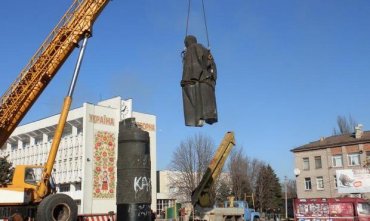 В Днепродзержинске демонтировали памятник Дзержинскому