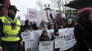 В столице Боснии прошла массовая манифестация мусульманок в поддержку хиджаба