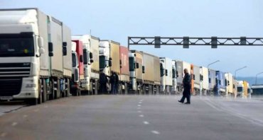 Россия попросила Украину разрешить въезд российским грузовикам