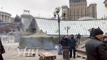 Майдан обрастает новыми палатками