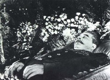 Почему труп Сталина пролежал до объявления смерти две недели?