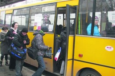 Киевские маршрутчики снизили цену на 25%