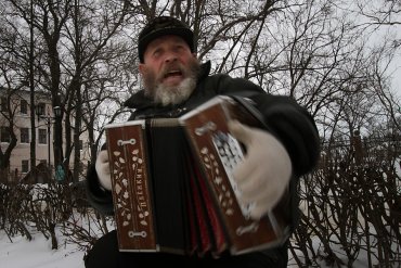 В России пенсионер расчленил товарища, которому не понравилось, как он играет на гармошке