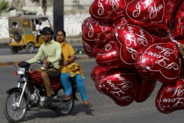 В Пакистане запретили День святого Валентина