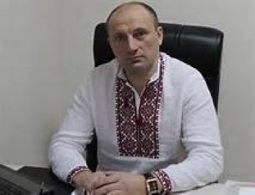 Кухарчук в Черкассах устроил потасовку и разбил герб Украины