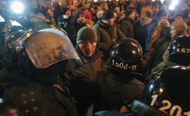 В центре Киева демонстранты подрались с полицией