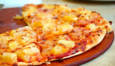 Президент Исландии резко выступил против пиццы с ананасом