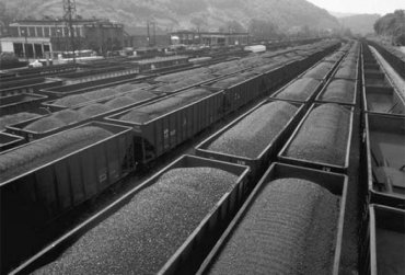 РФ решила напрямую поставлять уголь заводам Ахметова на оккупированном Донбассе