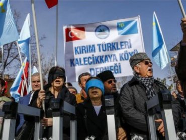 Под российским посольством в Турции прошел протест против оккупации Крыма