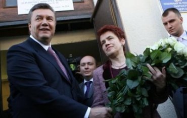 Янукович развелся с женой