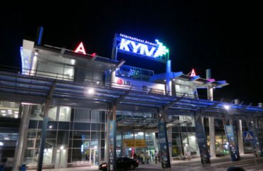 В киевском аэропорту пассажиры подрались из-за самолета