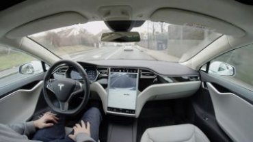 Tesla проедет по США без водителя