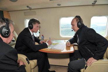 В день бегства Януковича Путин едва не разбился на вертолете