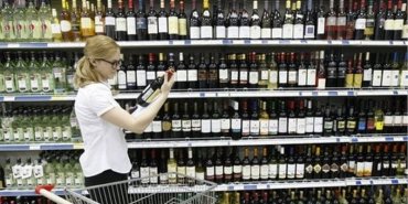 Подешевела водка и подорожало вино: как изменились цены на алкоголь